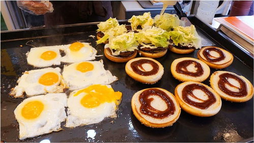 街頭特色美食,煎蛋肉餅蔬菜漢堡,賣(mài)15元一個(gè)很劃算